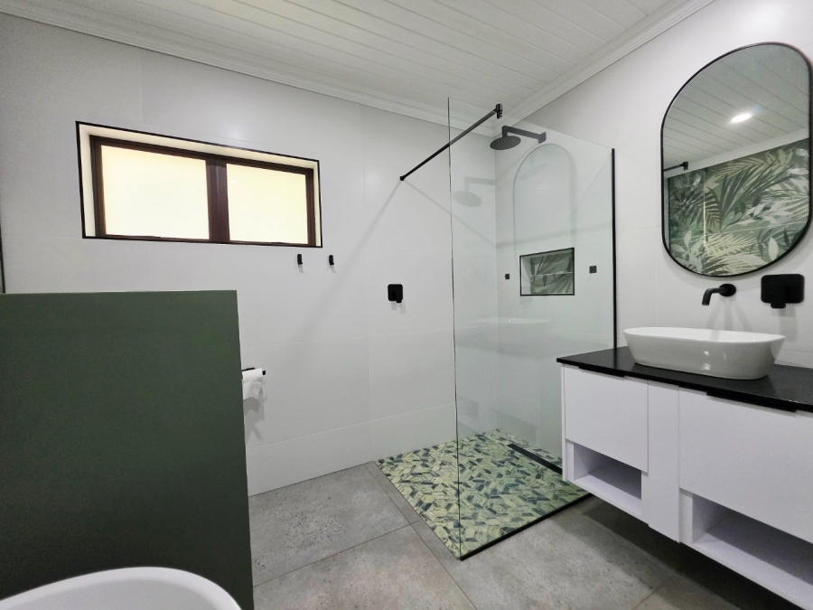 5 Bedroom Property for Sale in Langenhovenpark Free State